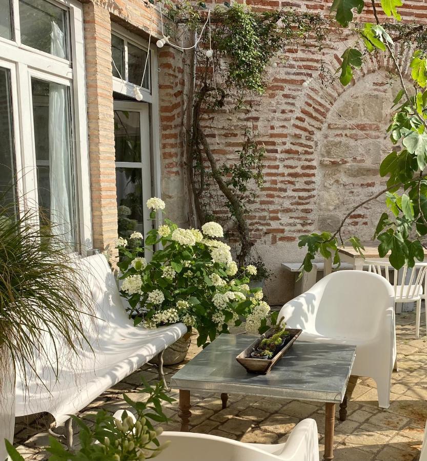 La Maison Sur La Place Penne-dʼAgenais Екстериор снимка