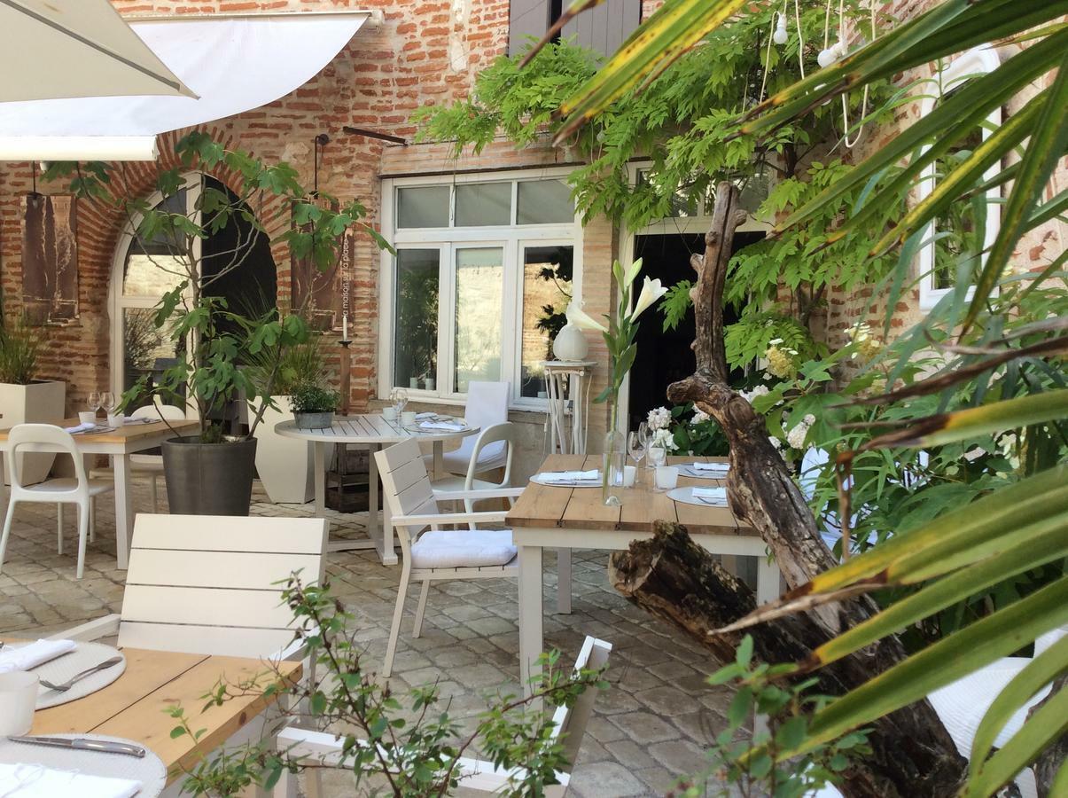 La Maison Sur La Place Penne-dʼAgenais Екстериор снимка