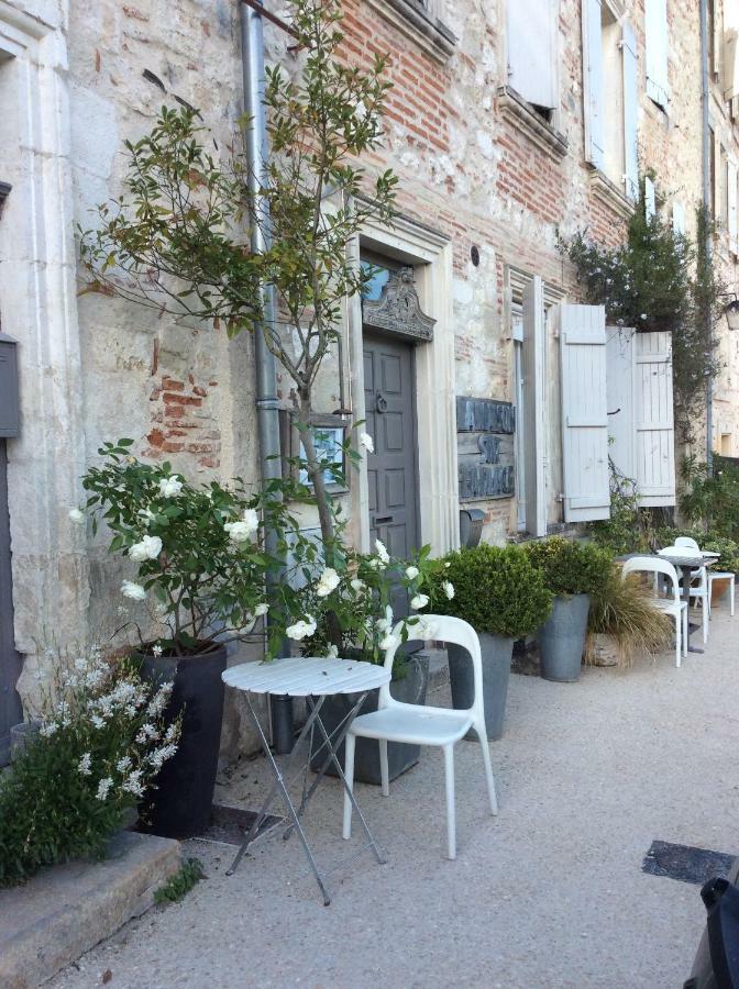 La Maison Sur La Place Penne-dʼAgenais Екстериор снимка